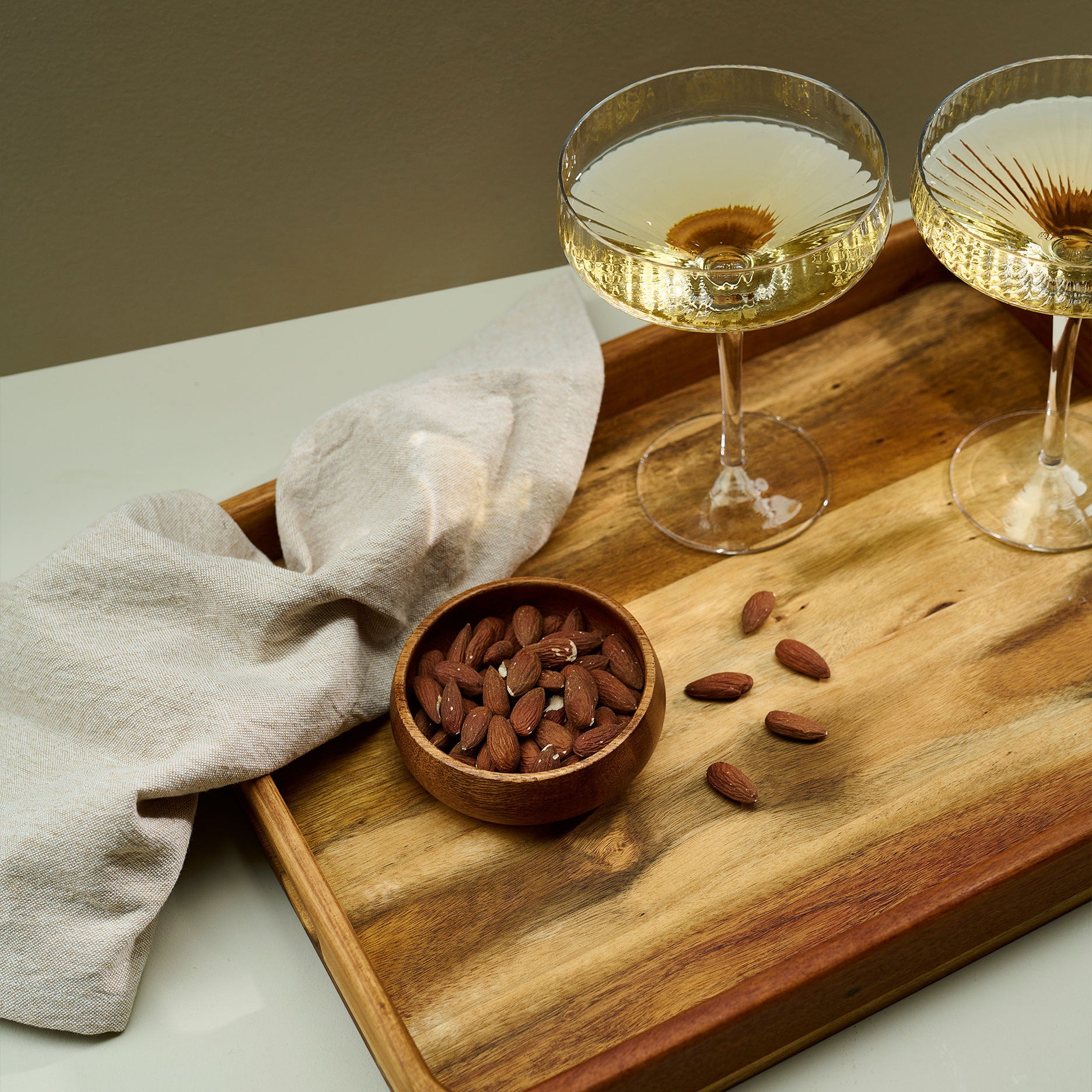 Auri Akazienholz Tablett mit Griff